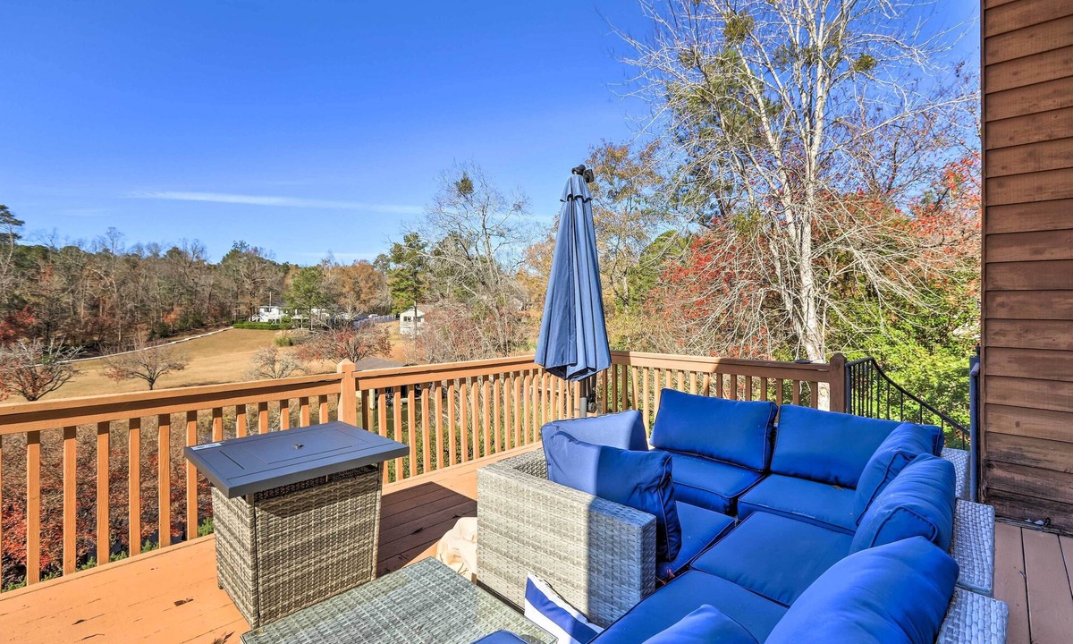 Macon Cottage | Lakefront Macon Getaway w/Stunning Boathouse