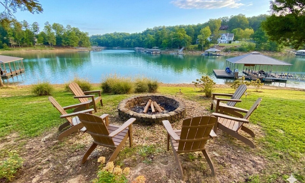 Double Springs House | Lakefront Retreat: Dock,Paddleboard,Kayak& Fishing