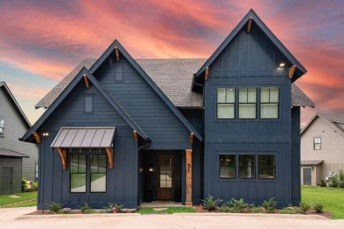 Dadeville House | Lakefront Retreat Dock, Kayaks, Fire Pit, EV Charging