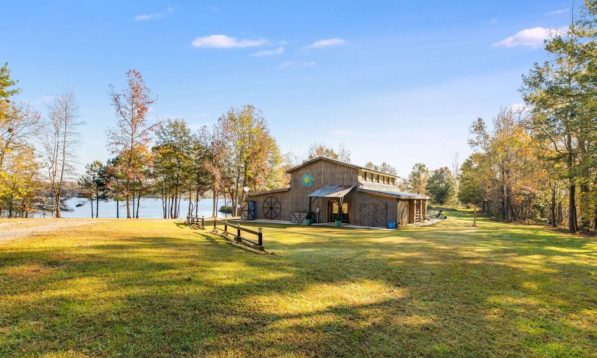 Whitesburg House | Lakehouse, Family, friend get-togethers. and Wedding Venue.