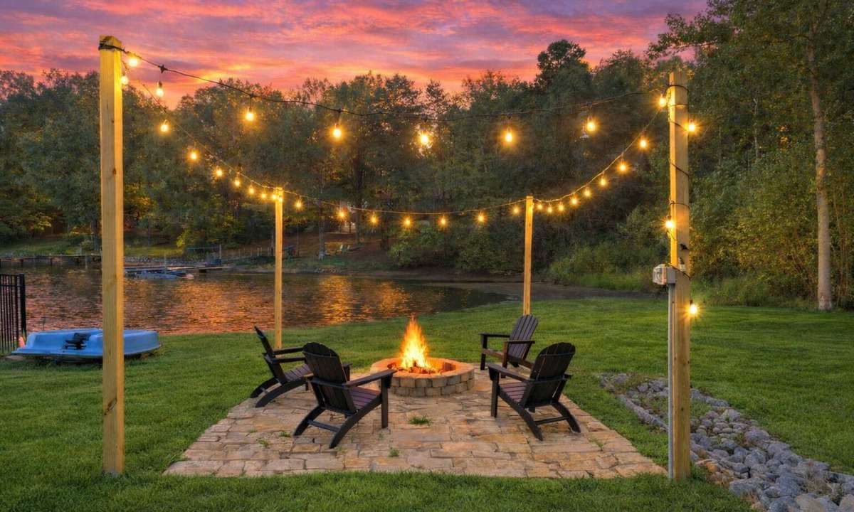 Mooresville House | Lakemore by SoCharm | Sleeps 18 | Indoor pickleball