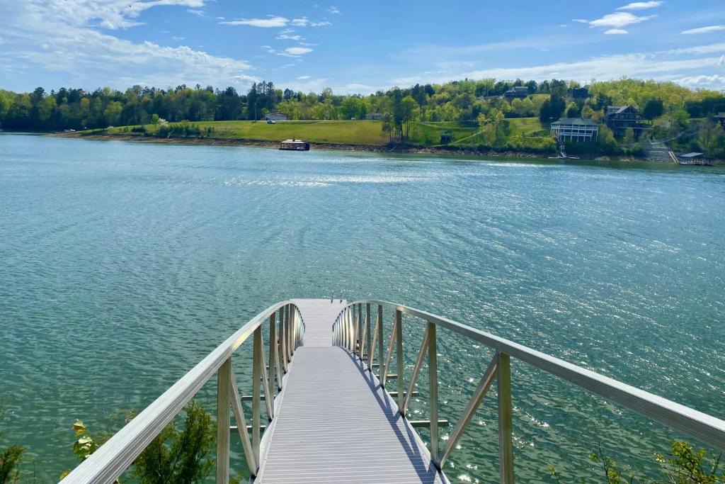 Sevierville House | Lakeside and Lovin It