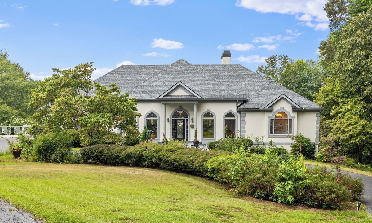 Sharpsburg House | Lakeside House, Family-Friendly Retreat