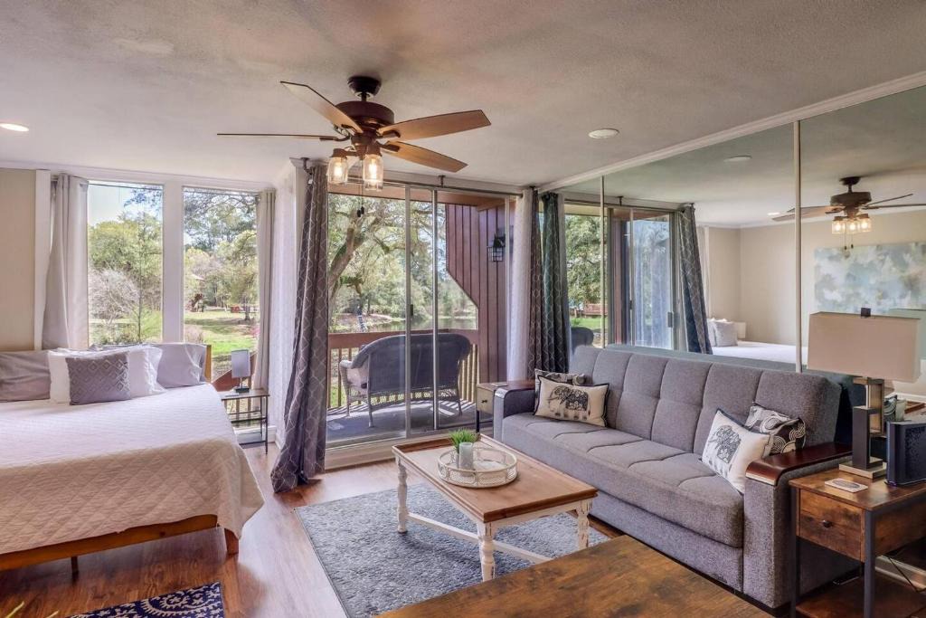 Diamondhead Apartment | Lakeside Villa - Quite Location, walk to the Country Club