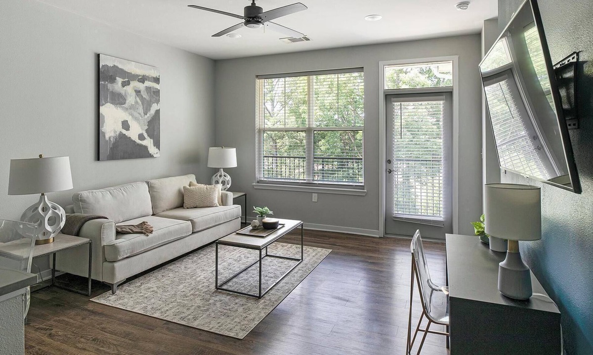 Madison Apartment | Landing | Amazing 1BD, Pool, Gym