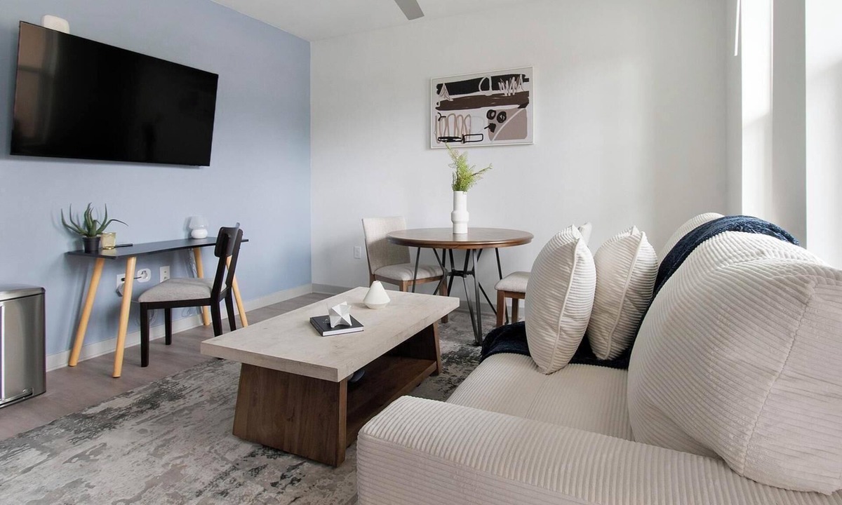 Springfield Apartment | Landing | Beautiful Studio, Game Room, Gym