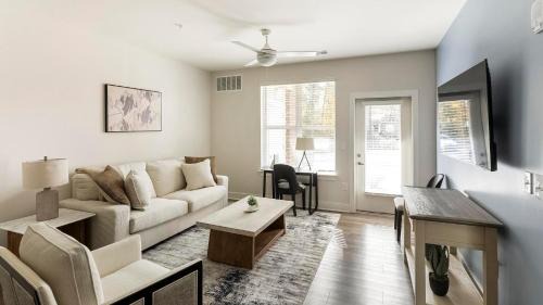 Belle Mina Apartment | Landing Chic 1BD Clubhouse Courtyard