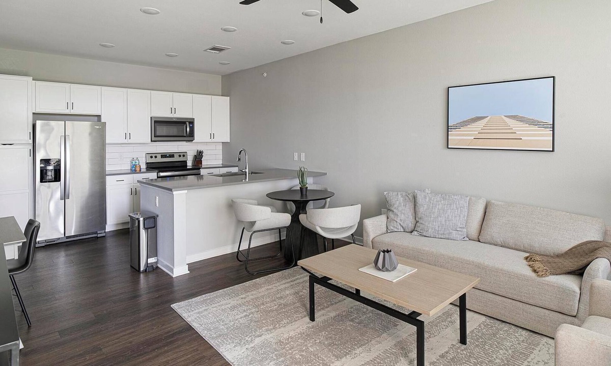 Madison Apartment | Landing | Chic 1BD, Pool, Gym