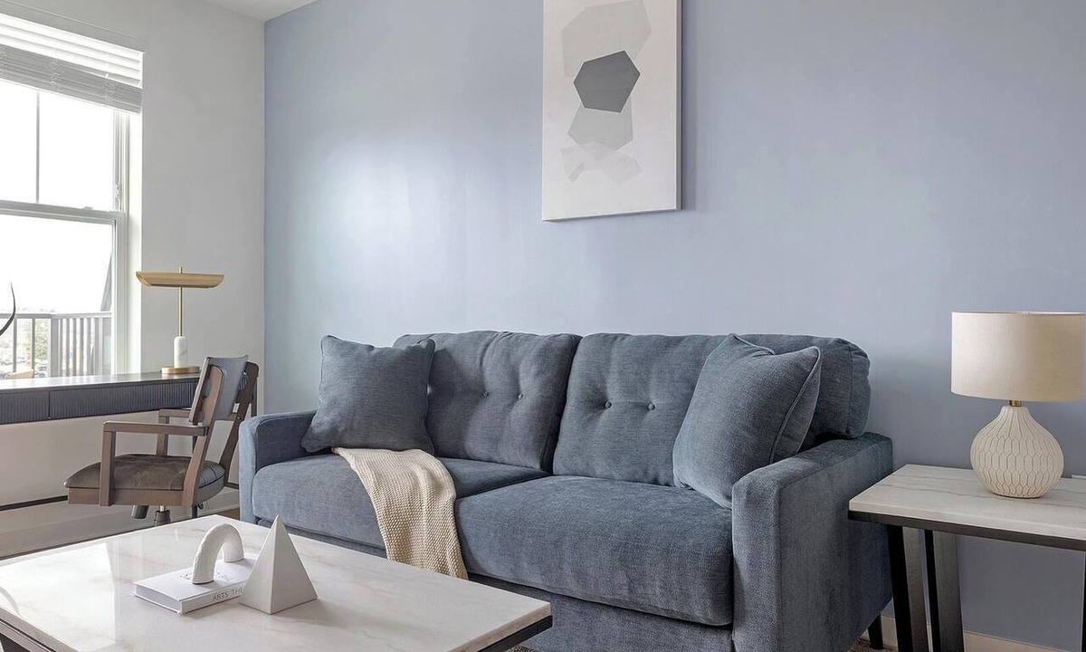 Rome Apartment | Landing | Chic 1BD, Pool, Gym