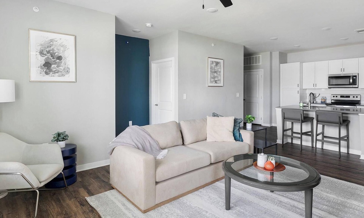 Madison Apartment | Landing | Chic 2BD, Pool, Gym