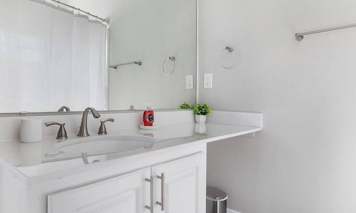 McDonough Apartment | Landing | Modern 1BD, Gym, Pool