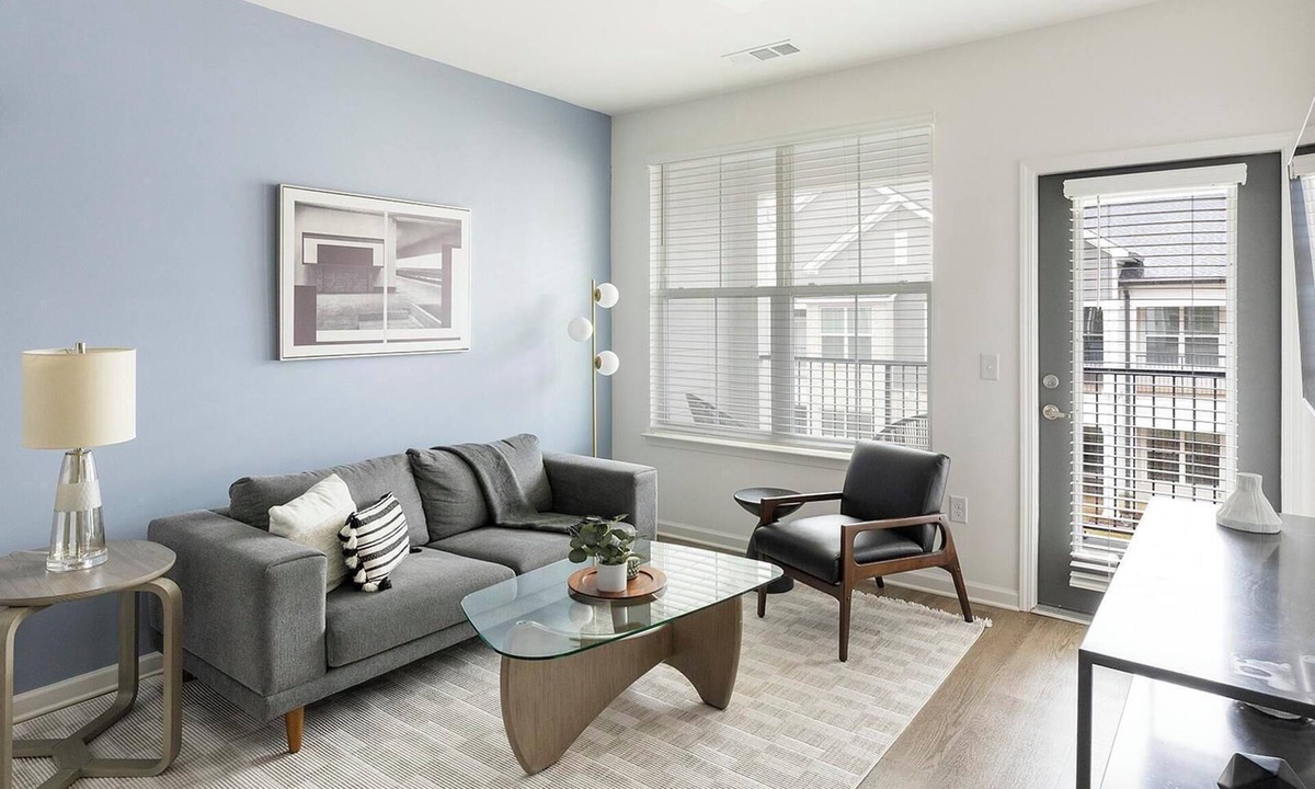 Madison Apartment | Landing | Modern 2BD, Gym, Clubhouse