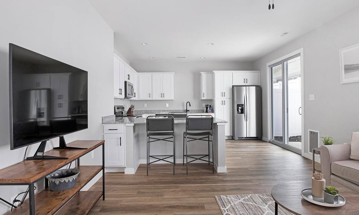 Madison Apartment | Landing | Spectacular 1BD, Courtyard, Gym