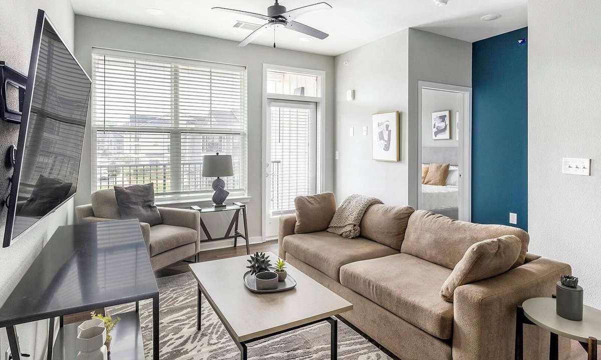 Madison Apartment | Landing | Stunning 1BD, Gym, Pool