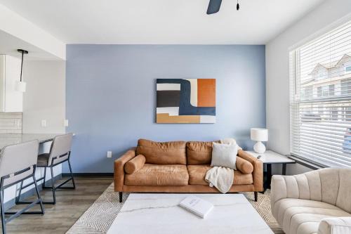 Northwest Pensacola Apartment | Landing Stunning 3BD Pool Game Room