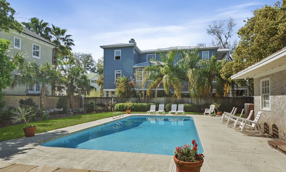 King City House | Large Family Friendly Beach House in Village with the perfect private pool!