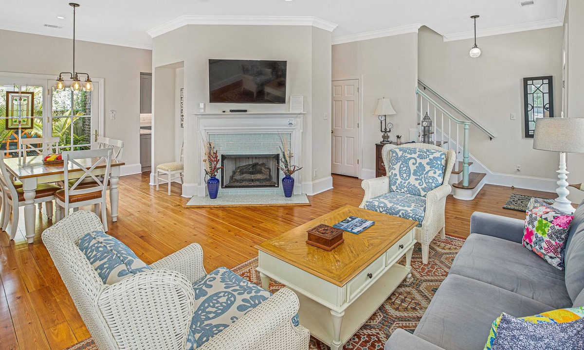 Historic Downtown Savannah House | Large Family Home w/Parking, Steps from Forsyth Fountain by Lucky Savannah