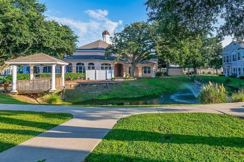 Gulfport House | Legacy Villa 602 - 3 bedroom 2 bath condo - quiet beachside neighborhood