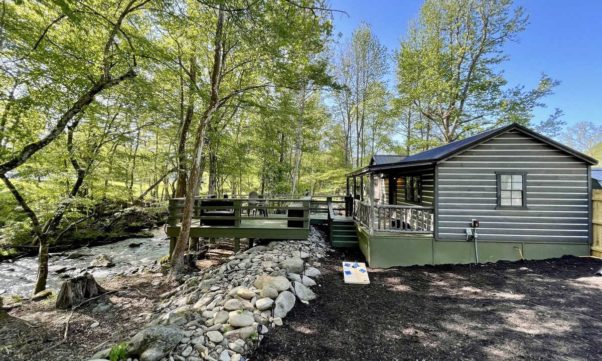 Cosby Cabin | Liberty Creek - Creekside Haven
