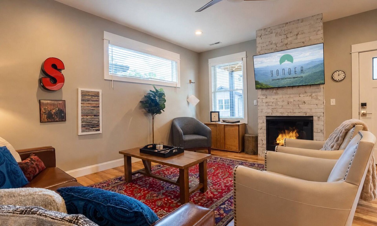 Woodfin Villa | Little Sadie | Pet Friendly Luxury 4-Bedroom Asheville Villa with Hot Tub
