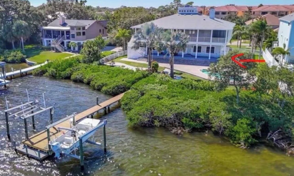 Tarpon Springs Apartment | Long term Riverside Retreat with Pool