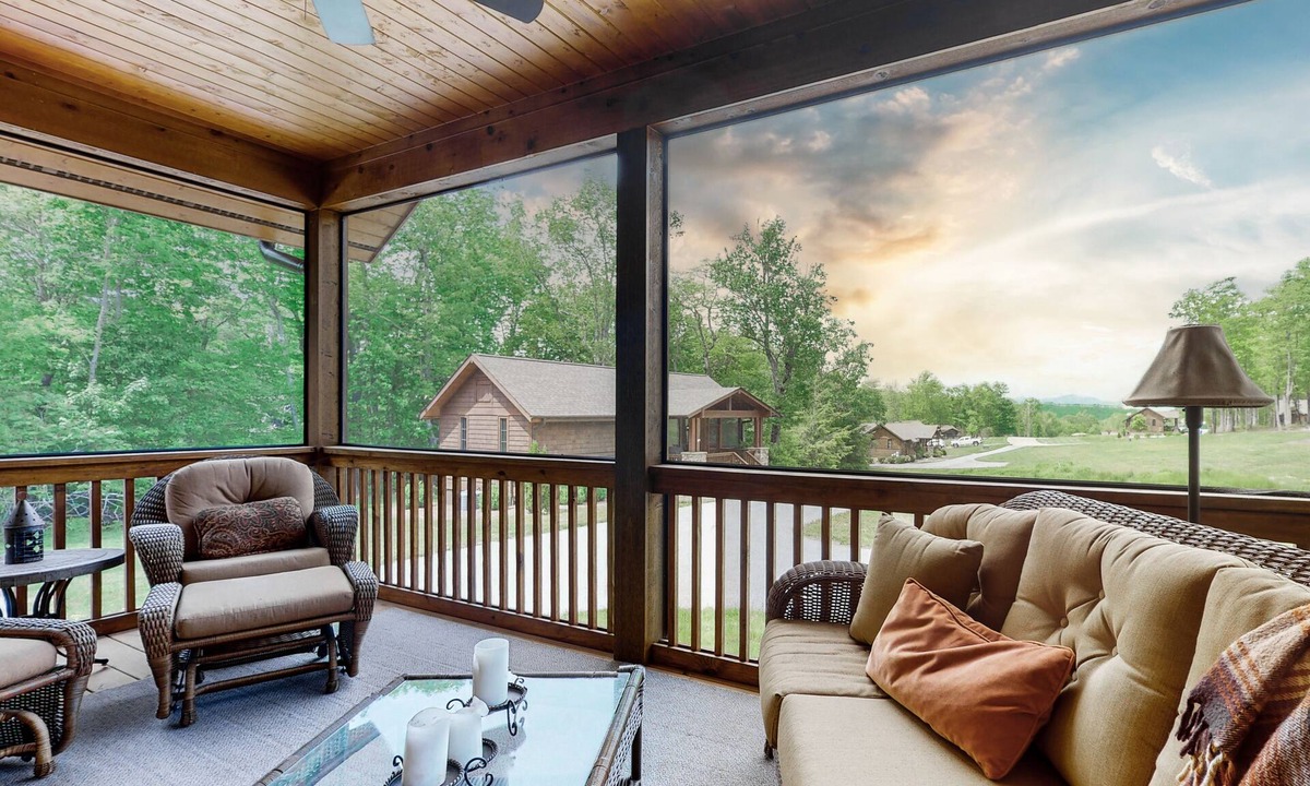 Glenville Cottage | LongView Cottage: Spacious Tiny Home w Fireplace, Screen Porch, Community Perks
