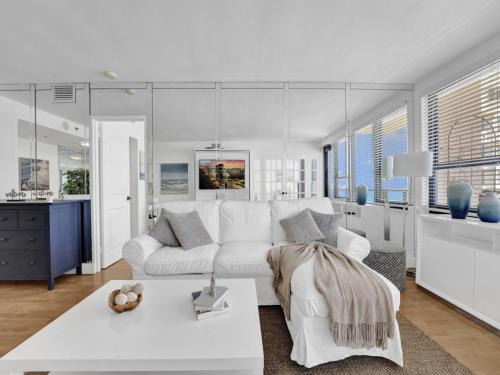 Mid Beach Apartment | Lovely 2BR condo with Resort Access, Gym and Pool 1608
