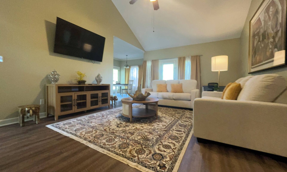 Lake Park House | Lovely 3 bedroom, 2 Bath Home in Lake Park near I-75!