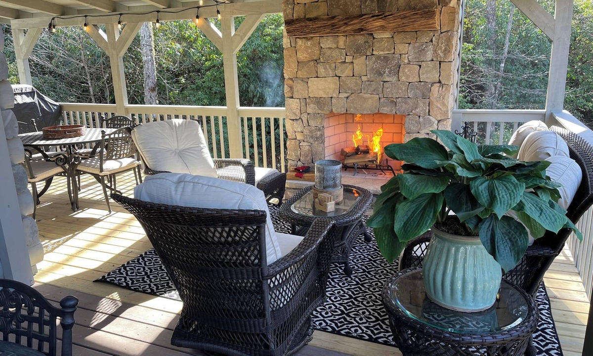 Lake Toxaway Cabin | Lovely, Fully-Equipped Mountain Cabin in Lake Toxaway NC near Brevard & Cashiers