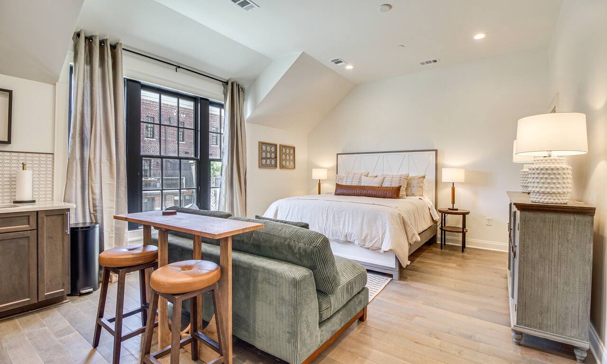 Hitch Village - Fred Wessels Homes Apartment | Lovely Savannah Studio: 1 Mi to Historic District!