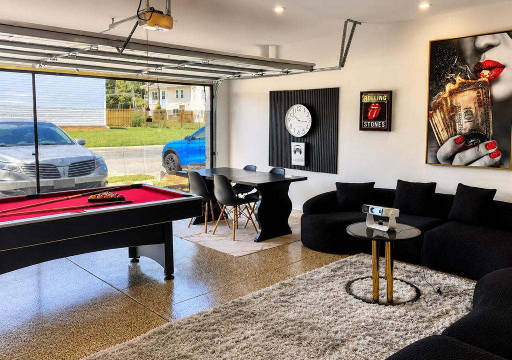 Morrow House | Luxe 4BR Townhome with Entertainment Area -10 mins from Airport