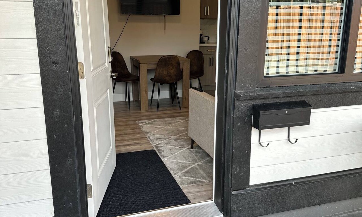 Maple Ridge House | Luxe Boho Bsmt 2 bedroom