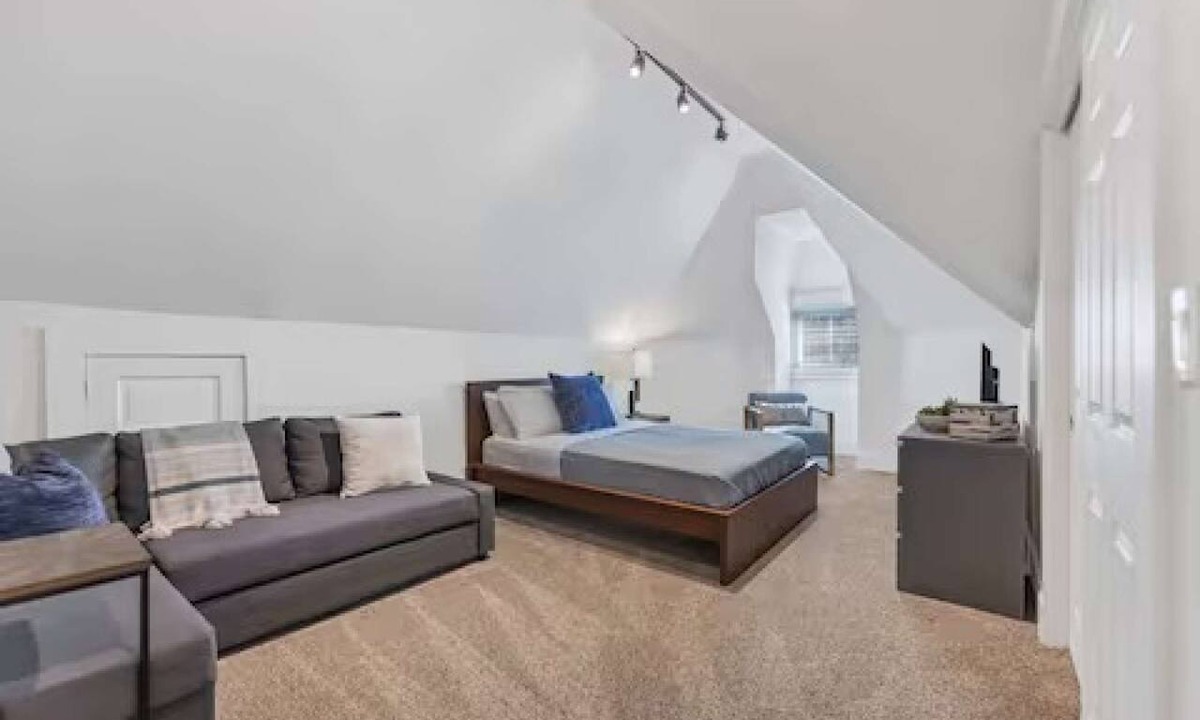 Walnut Hills Apartment | Luxurious 2 Bdrm 2 Bath 3rd floor
