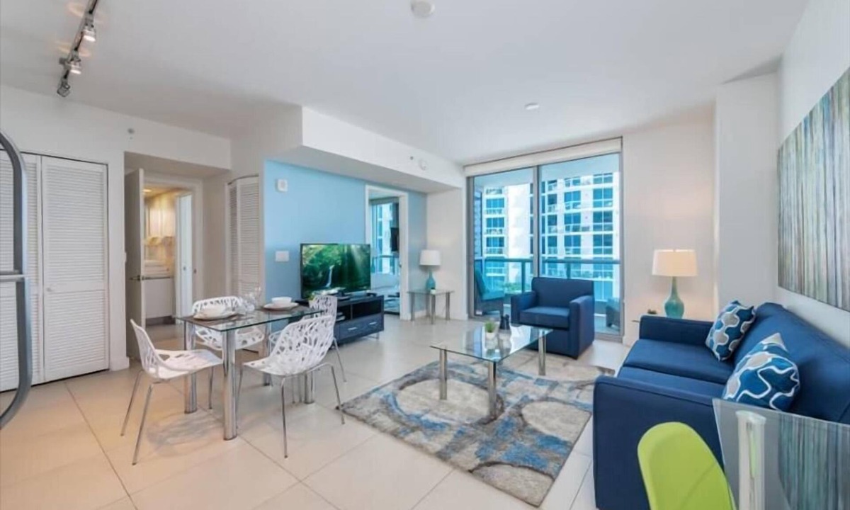 North Beach Apartment | Luxury 1BR w Amazing Ocean Views | Beach Access| Outdoor Pool