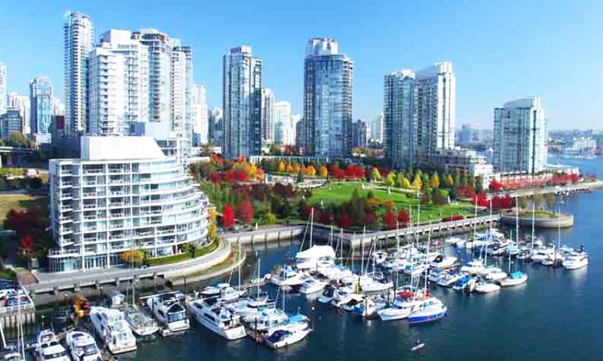 Yaletown Apartment | Luxury Beautiful Suite in the Heart of Downtown - Steps to BC Place Stadium!