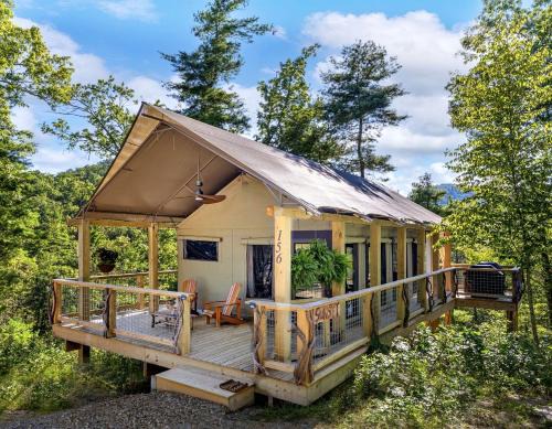Zirconia House | Luxury Family Tree Tent with Private Deck, Soaking Tub & Pizza Oven Near Waterfalls, Zirconia, North Carolina