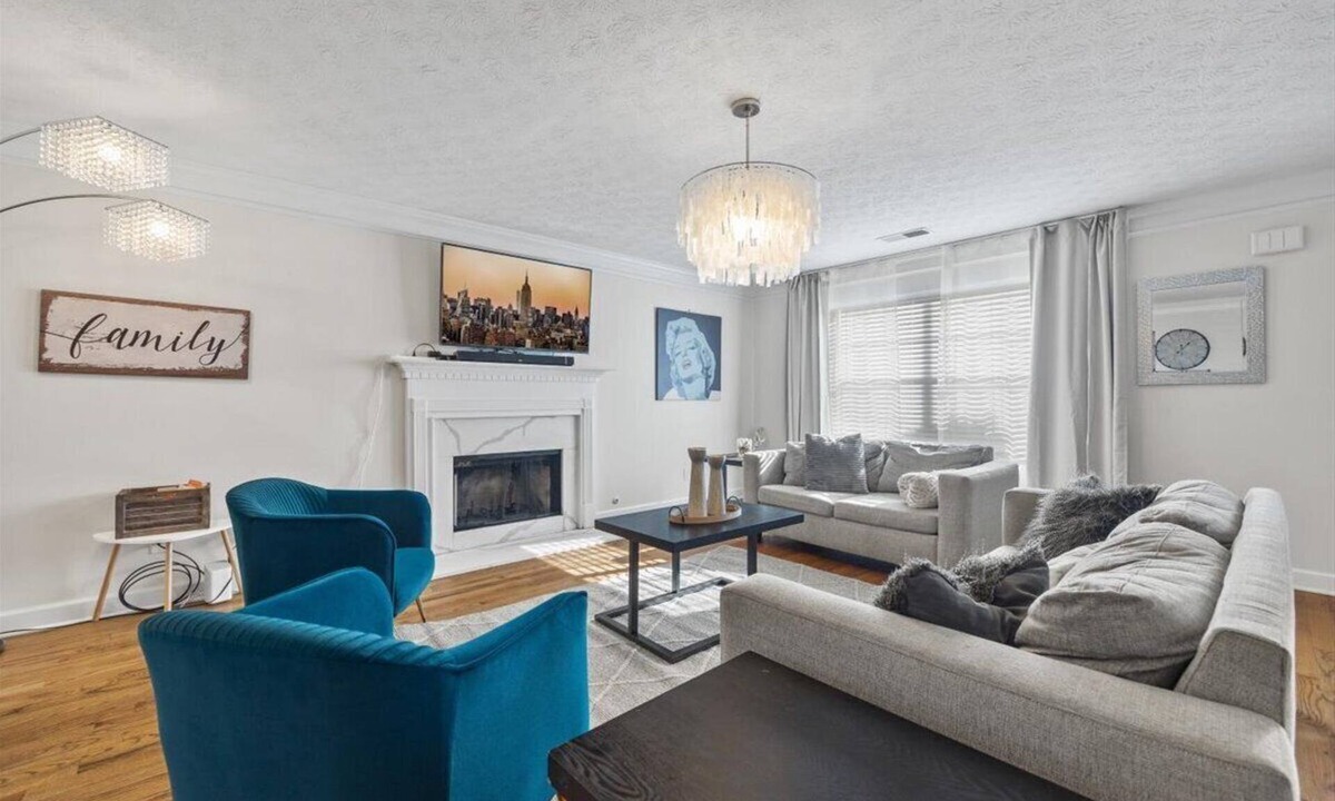 Decatur House | Luxury Home , 6 Bedrooms, Sleeps 18+