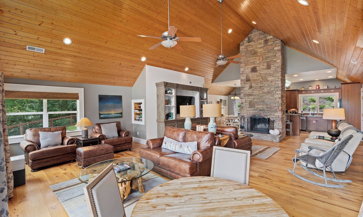 Waynesville House | Luxury Home, Stunning Views!, One-Level, Near Main St., Privacy, FirePit & More