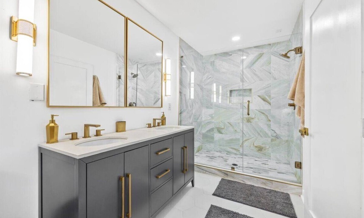 Atlanta House | Luxury Home With Southern Charm - Close Proximity To All Atlanta Attractions