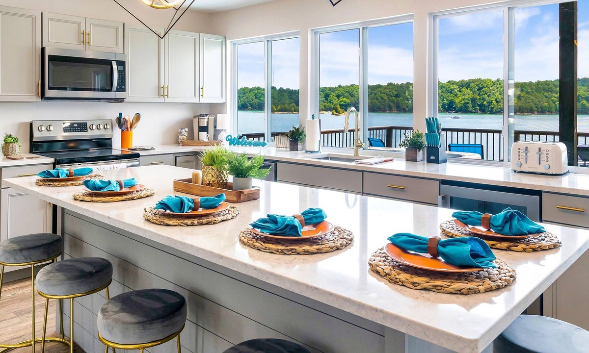 Dandridge House | Luxury Lakehouse (4-Bedroom Home) - Handicap accessible by RedAwning