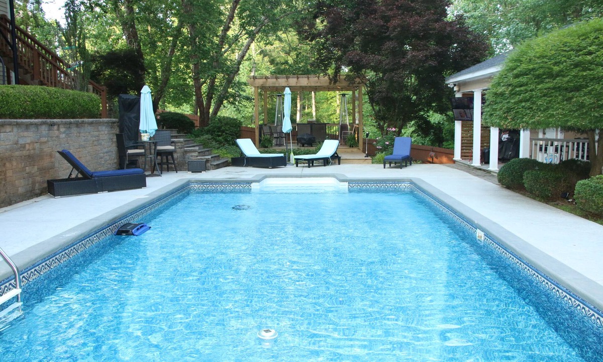 Stockbridge House | Luxury Retreat 20 Minutes from downtown- heated pool