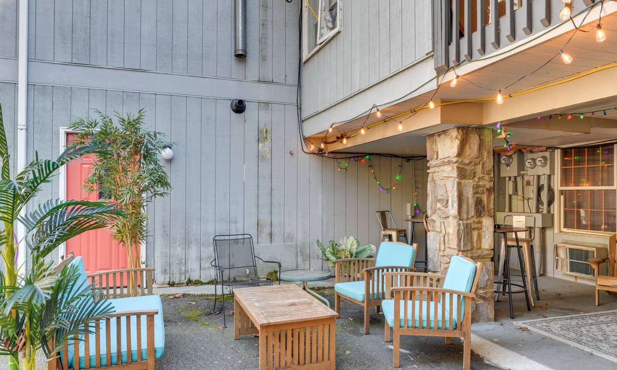 Maggie Valley Apartment | Maggie Valley Studio: 6 Mi to Cataloochee Ski Area