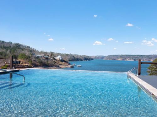 Cullman House | Mallard Pointe 100 - Luxury Condo- Conveniently Located!