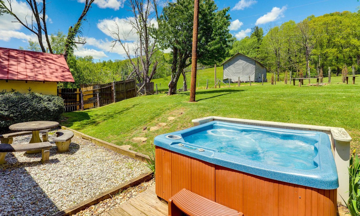 Mars Hill Cottage | Mars Hill Vacation Rental w/ Hot Tub & Yard