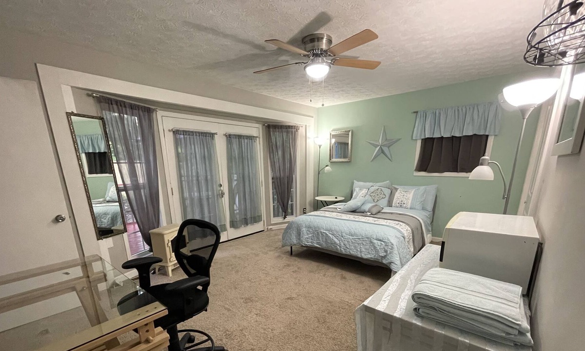 Atlanta House | Master bedroom/private entrance