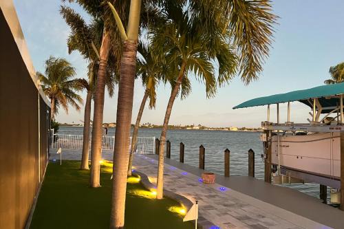 Matlacha House | Matlacha Waterfront Retreat: Dock & Hot Tub!