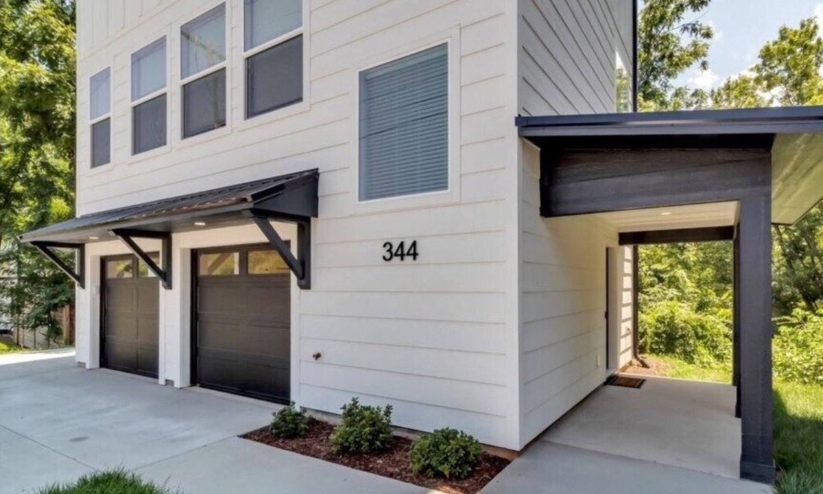 Waynesville House | Memories Off Main - Sleeps 10, Dwntwn, New Build
