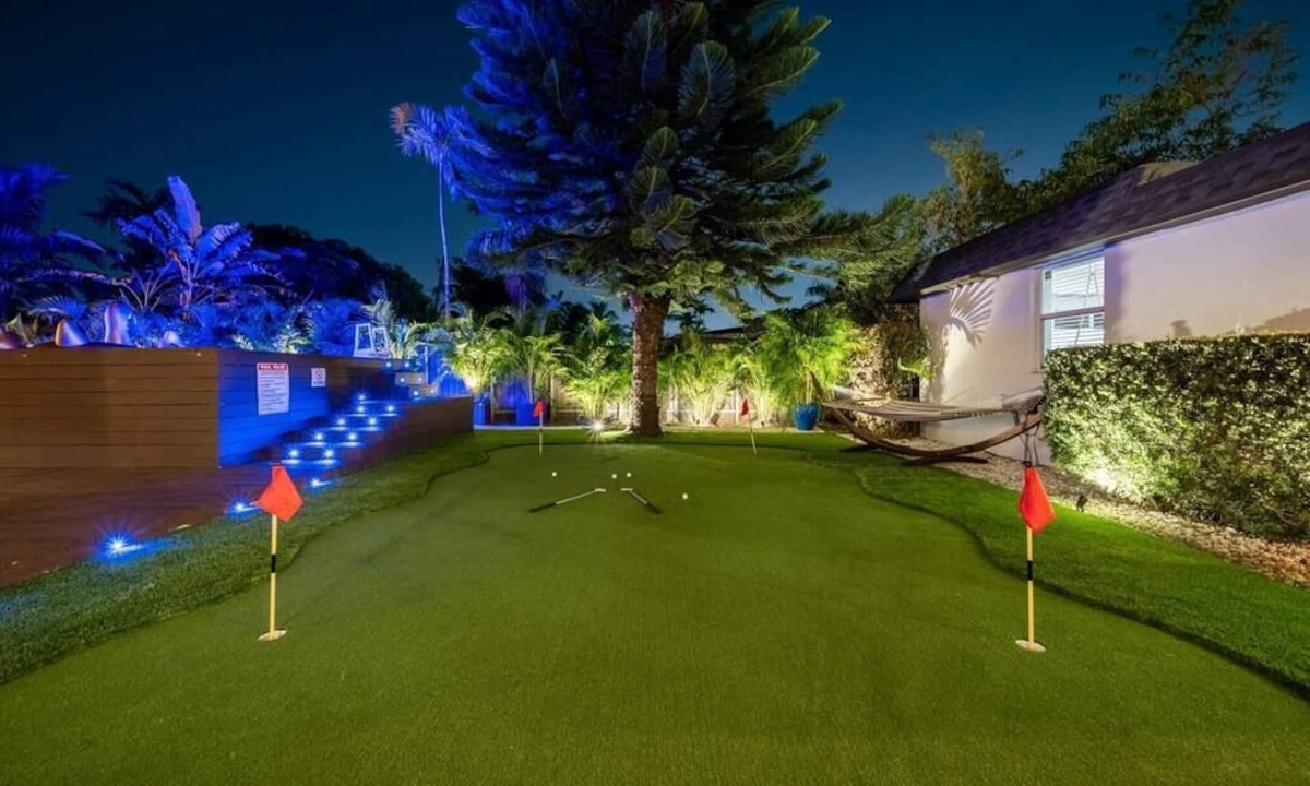 North Miami House | Miami Love&Peace Zen Oasis-Pool- Basketball Hoop