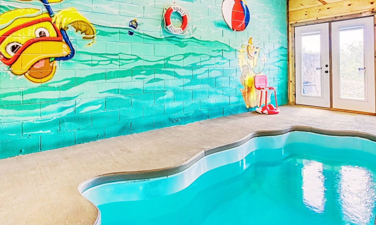 Sevierville Cabin | ✨Mighty Duckster✨ Prv Pool, Hot Tub, A+ Views, Firepit, Dog-friendly