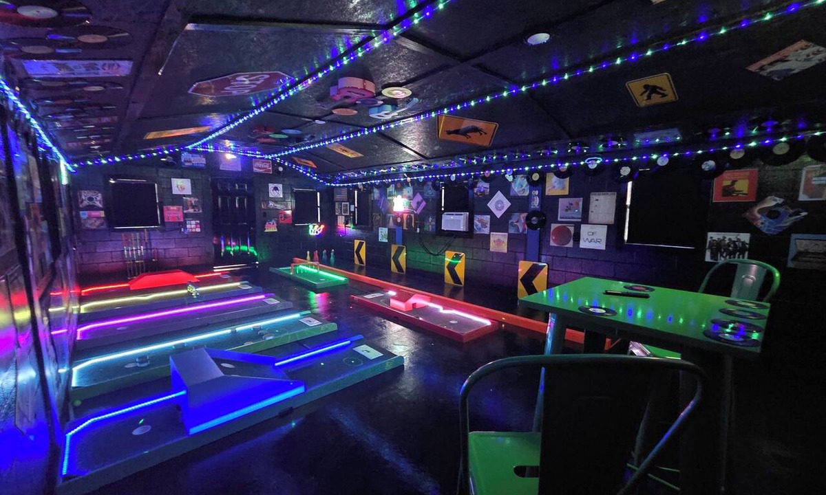 Toccoa House | Mini Golf-HT-Arcades-Sunday Ticket-Sports Pack